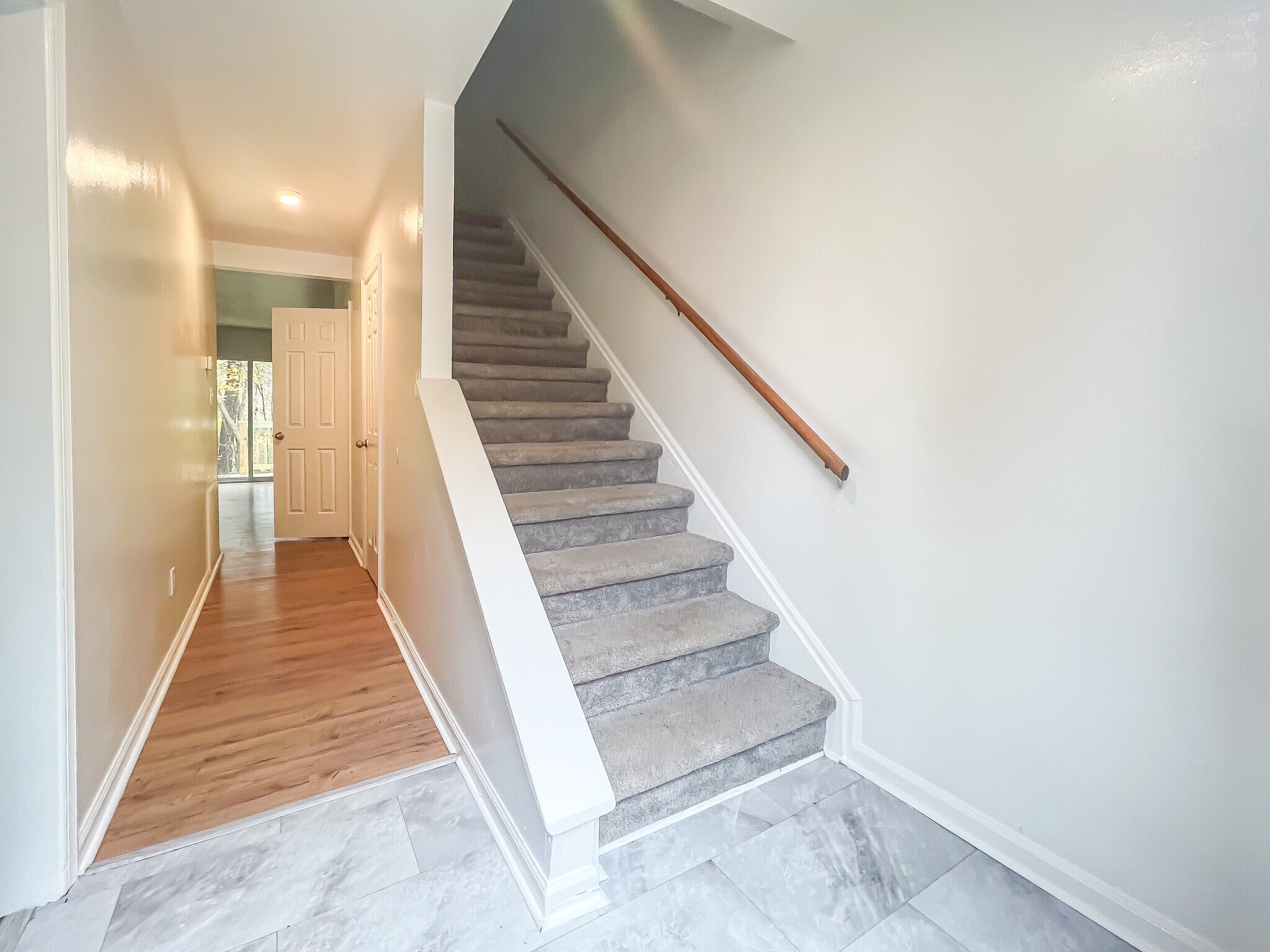 Building Photo - 24 Fox Hill Dr