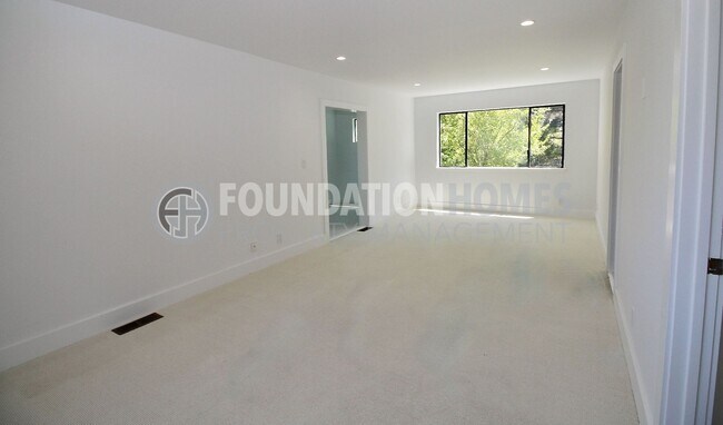 Building Photo - Remodeled Luxury Mill Valley Retreat - FOU...