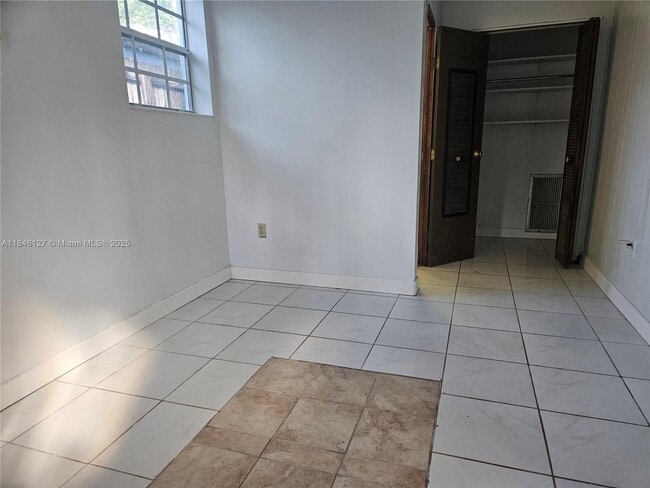 Building Photo - 2835 Plunkett St