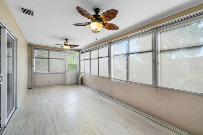 Building Photo - 188 Moccasin Trail N