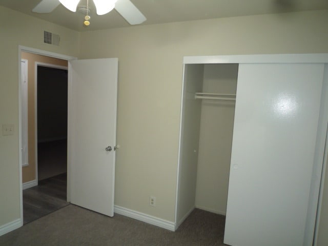 Building Photo - 5691 Lynnbrook Plz