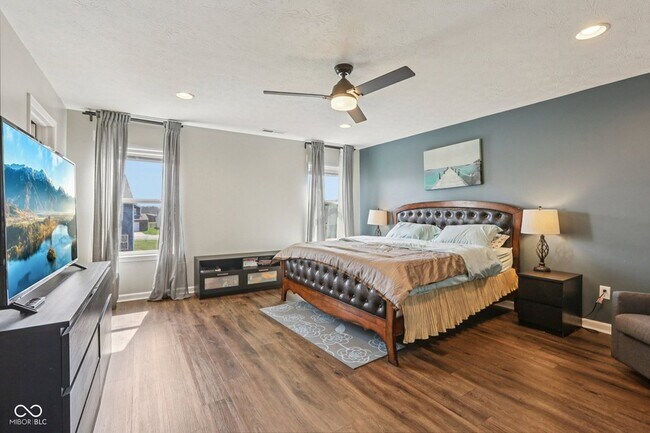 Building Photo - 6673 Laurelwood Dr