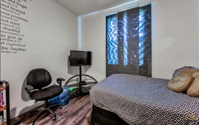 Building Photo - 5900 Warren Ridge Dr