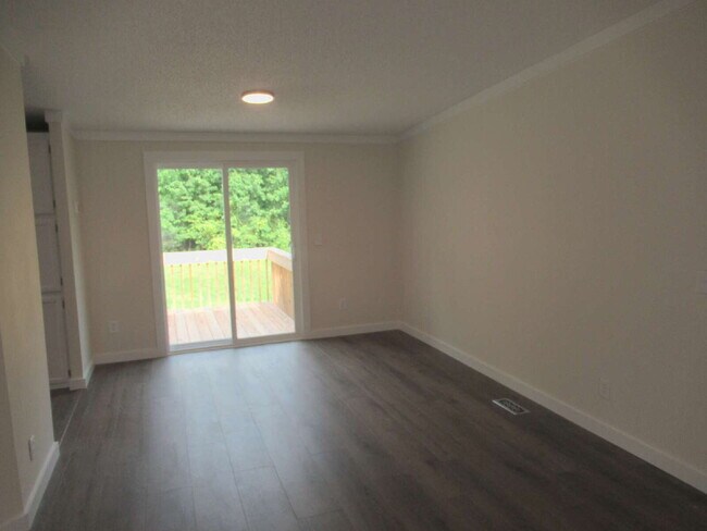 Building Photo - Beautifully Updated Home with Dual Owner S...