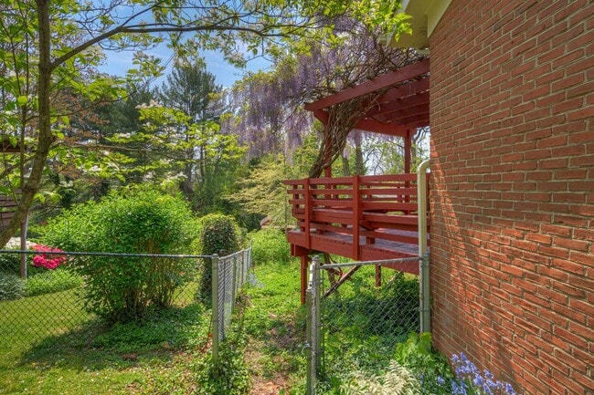 Building Photo - 507 Stonegate Dr