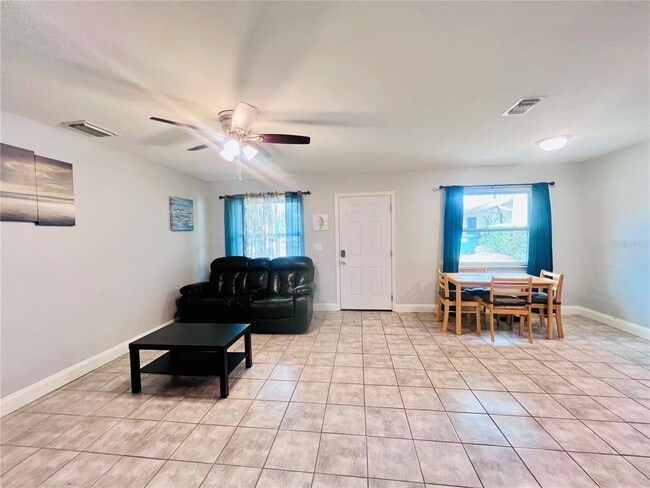 Building Photo - 5202 Laurel Pl