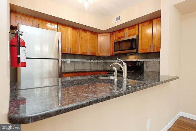 Building Photo - 13 5 Crown Royal Cir