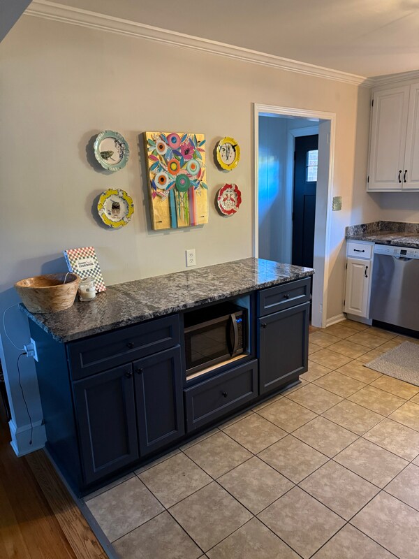 Building Photo - 6111 Rose Valley Dr