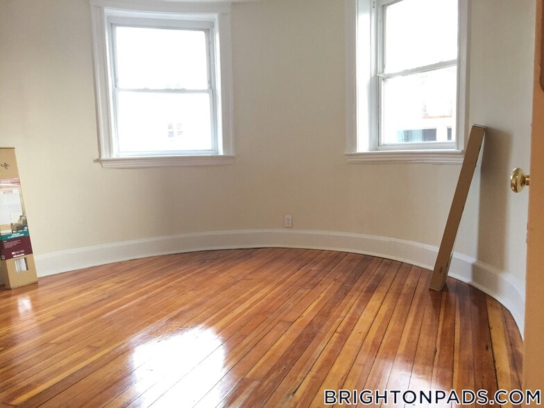 Building Photo - 7 Mt Hood Rd