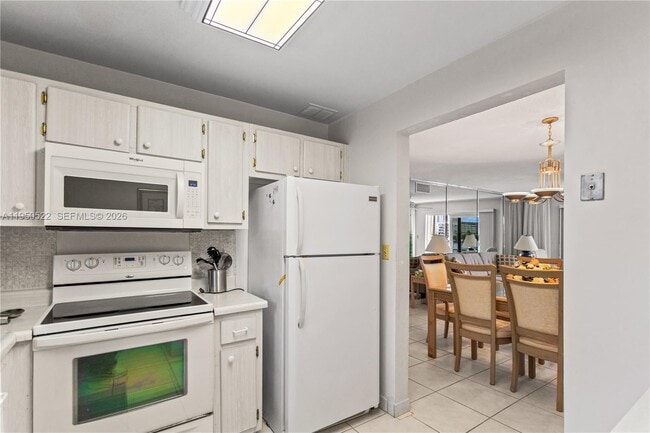 Building Photo - 2200 Diana Dr