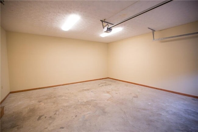 Building Photo - 5270 Oaks Landing Ct