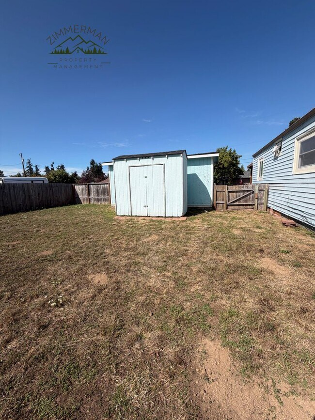 Building Photo - 460 S 41st St