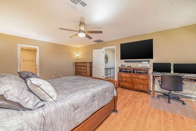 Building Photo - 13127 N Deergrass Dr