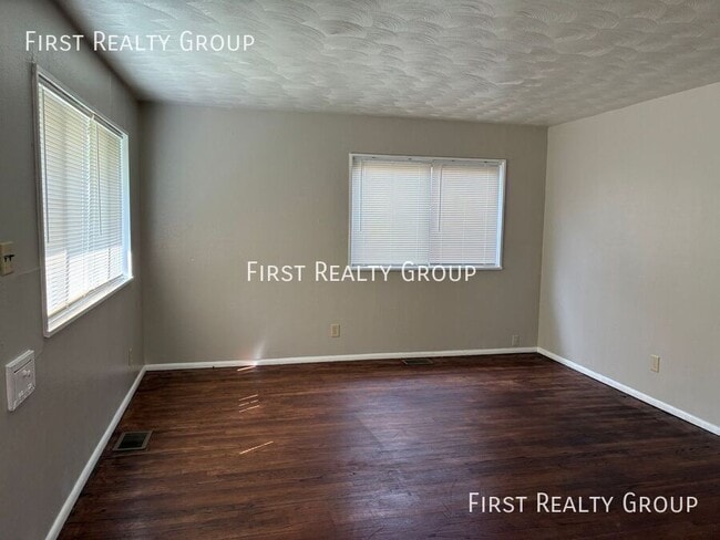 Building Photo - 2526 Kennedy Ave