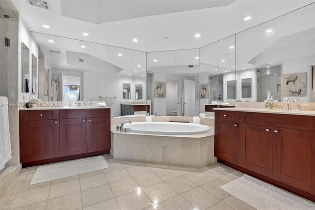 Building Photo - 6000 Island Blvd