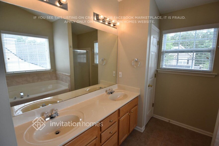 Building Photo - 214 Weatherstone Pointe Dr