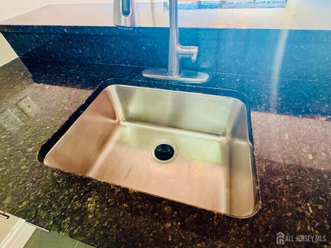 Building Photo - 1 Spring St