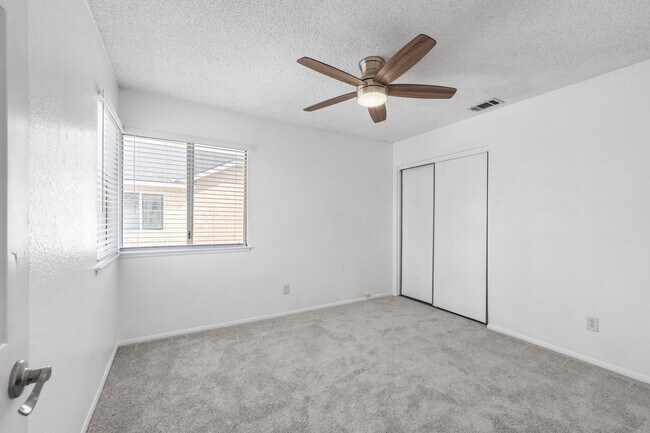Building Photo - 42851 Lemonwood Dr