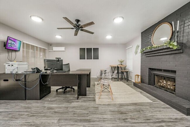 Building Photo - 4320 Canyon Dr