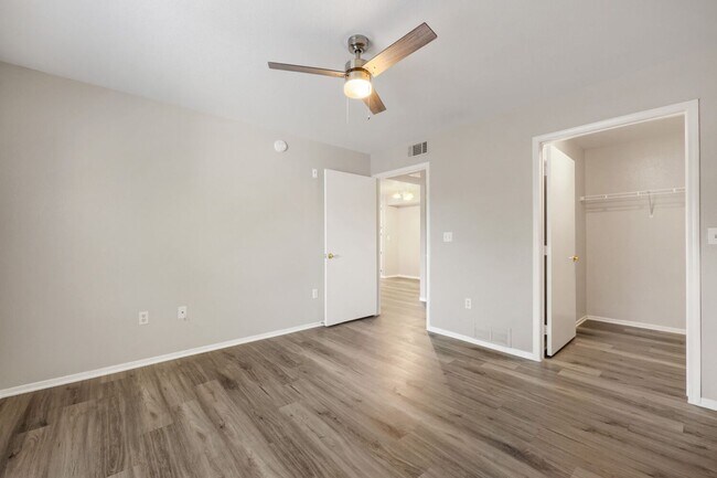 Building Photo - 555 E Silverado Ranch Blvd