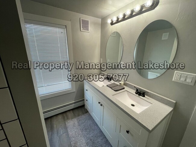 Building Photo - Fully Furnished House - Six or Twelve Mont...