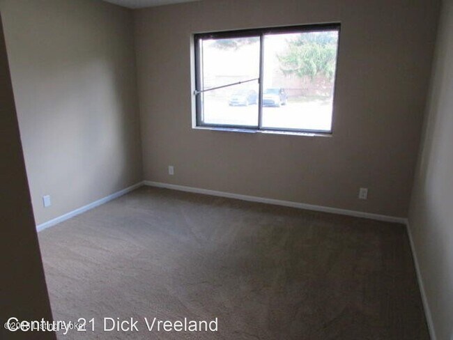Building Photo - 2 br, 1 bath House - 7084 Wildwood Circle #83