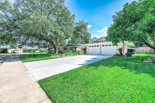 Building Photo - 1616 Redway Ln