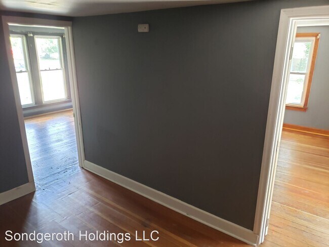 Building Photo - 2 br, 1 bath House - 404 4th St.