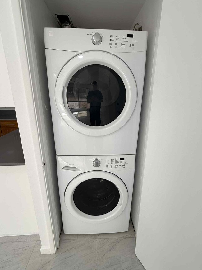 Building Photo - 8133 E 6th St