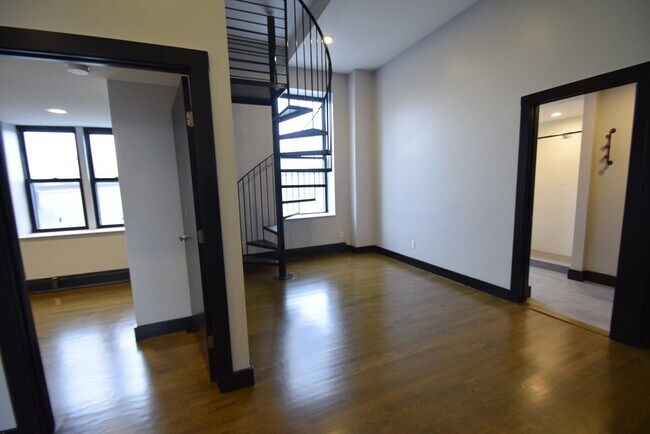 Building Photo - 444 Western Ave