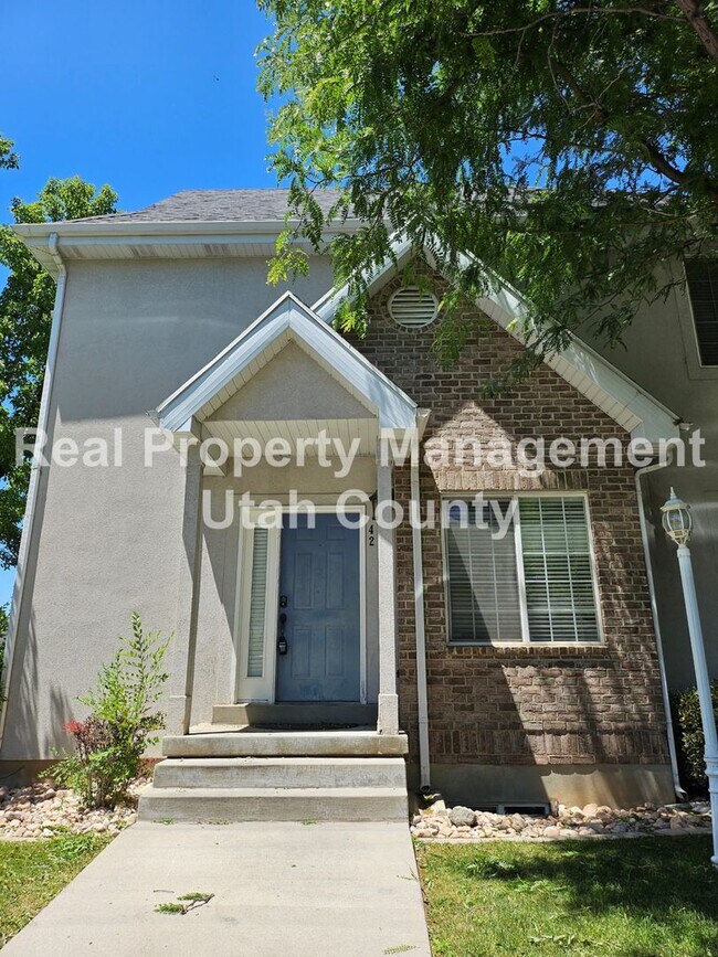 Building Photo - Townhome in Orem 3 bedroom 3.5 bathrooms