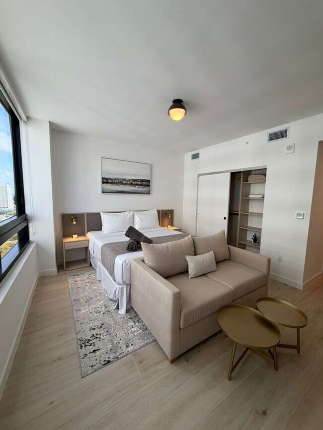 Building Photo - 225 N Miami Ave