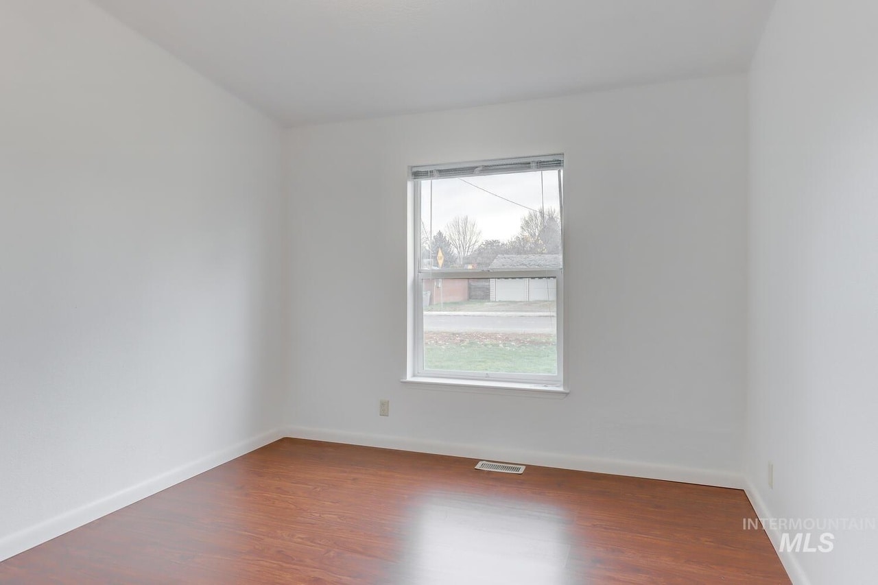 Building Photo - 2107 S Phillippi St