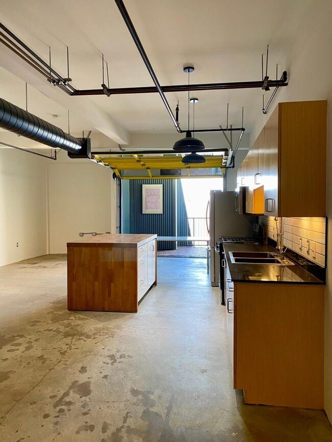 Building Photo - 200 N San Fernando Rd