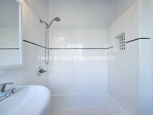 Building Photo - 934 E. Broadway-