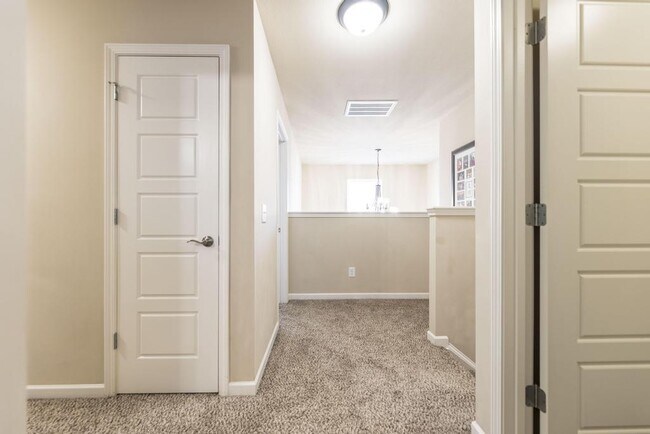 Building Photo - "Spacious 4-Bedroom Home with Granite Coun...