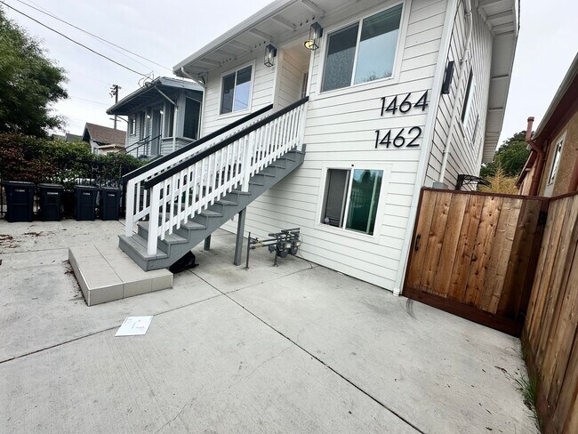 Building Photo - 1464