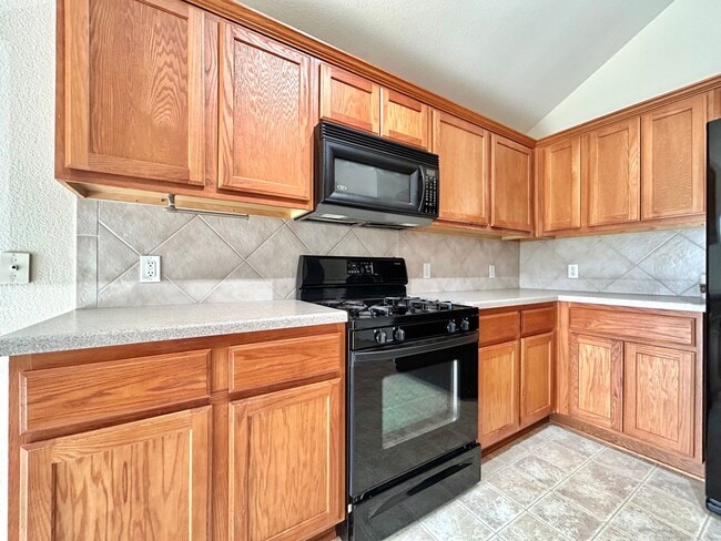 Building Photo - 1709 Bush Coat Ln