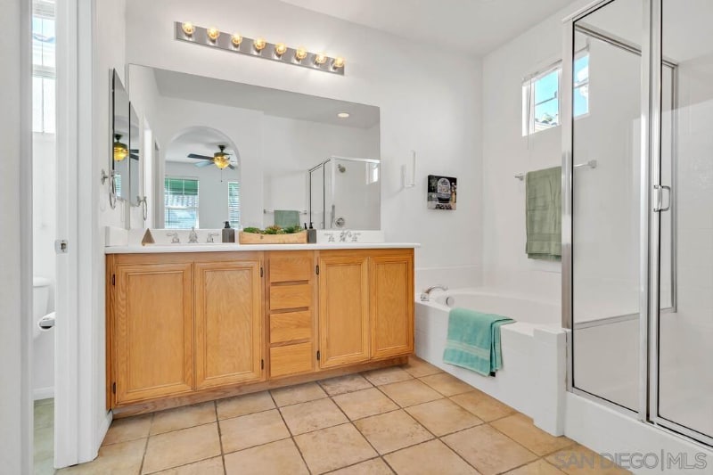 Building Photo - 916 Teatro Cir