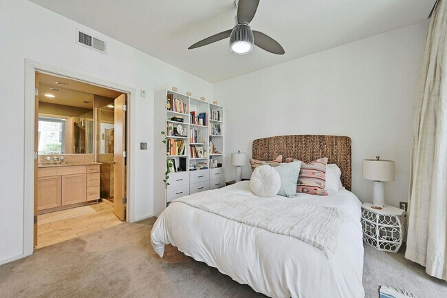 Building Photo - Prime Location, Luxurious Living!