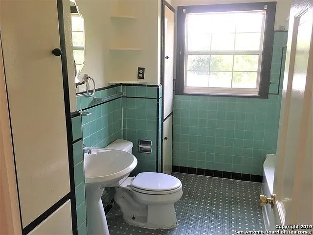 Building Photo - 241 W Norwood Ct