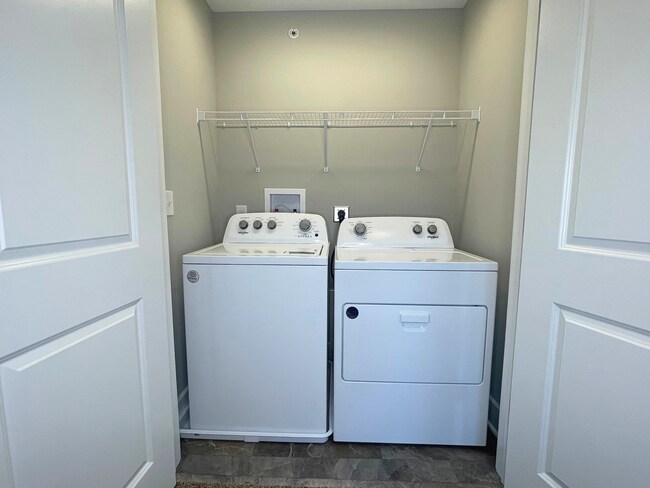 Building Photo - Beautiful 3 Bedroom Townhome in Delmont, P...