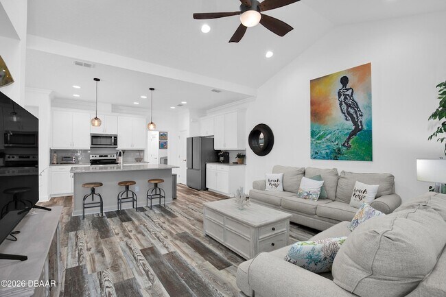 Building Photo - 402 Parrot Ln