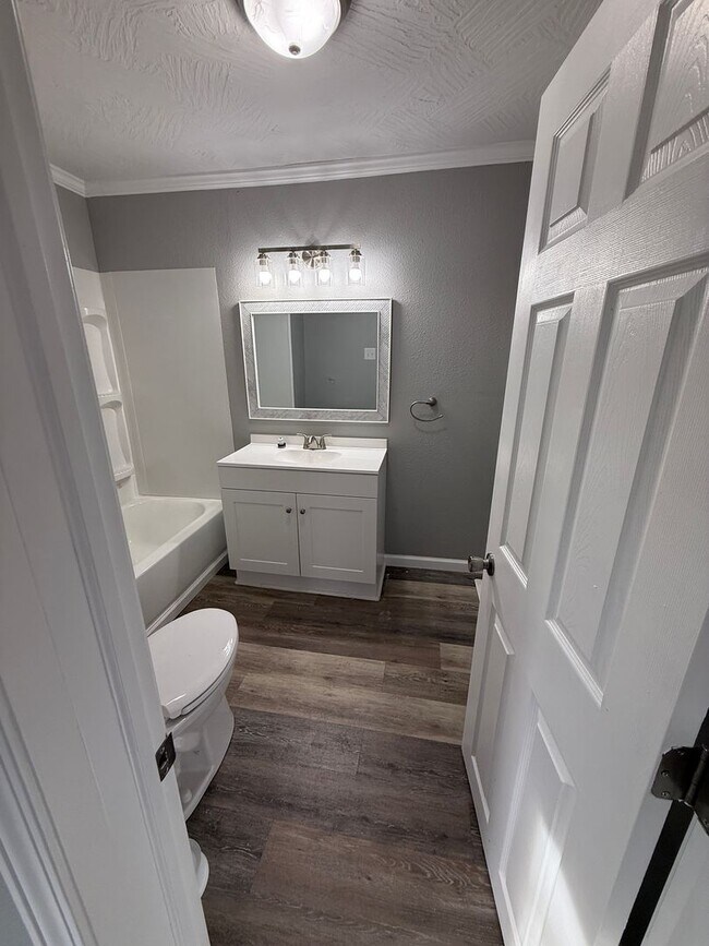 Building Photo - 1 bedroom/1 bath house