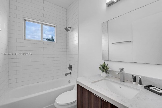 Building Photo - 15450 NW 2nd Ave