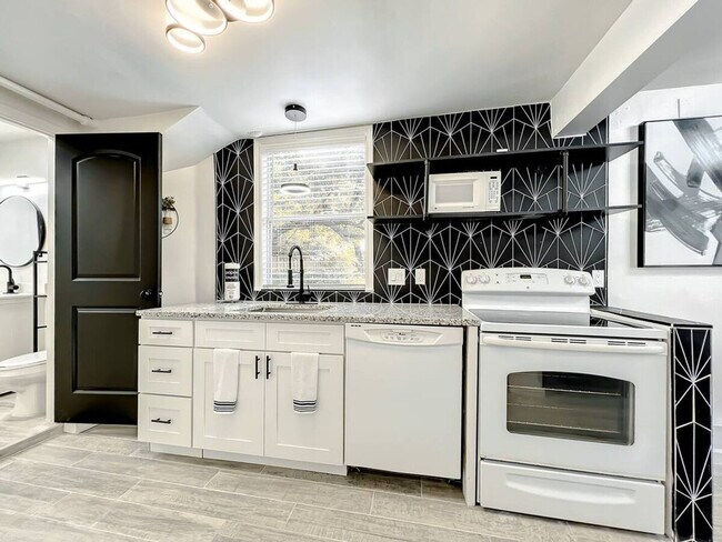 Building Photo - 173 S Orange Ave