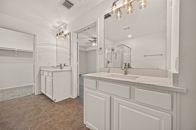 Building Photo - 6118 Breezy Hollow Ln
