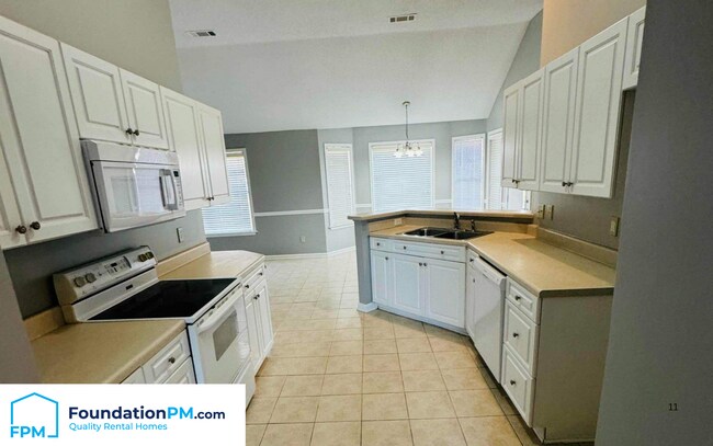 Building Photo - 400 Amundsen Cove