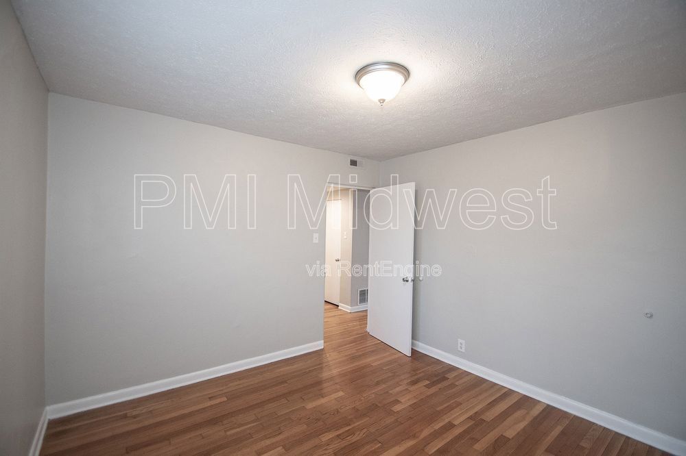 Building Photo - 140 E 19th St