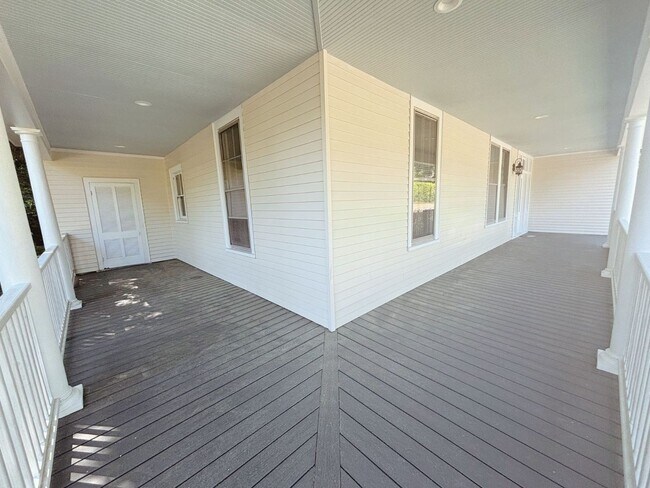 Building Photo - 114 Forest Ave